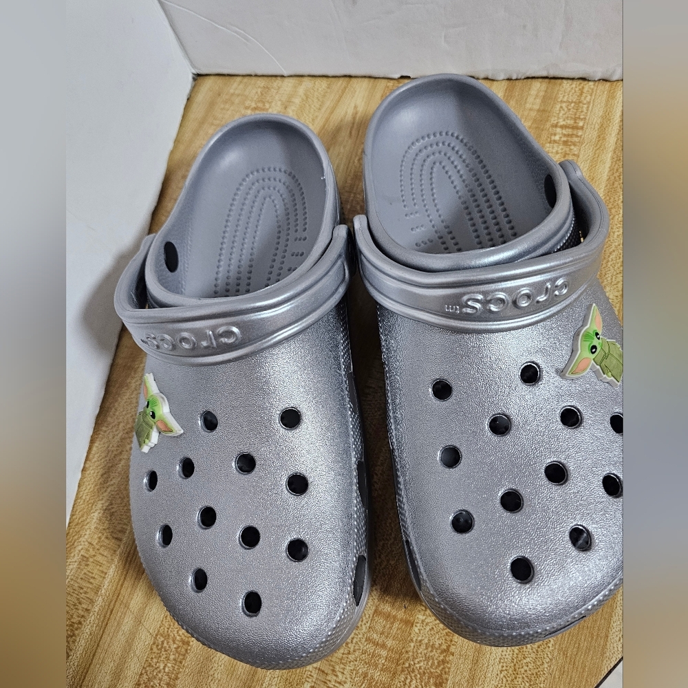 Disney Star Wars Mandalorian Grogu Baby Yoda Silver Classic Crocs 9 Women Unisex